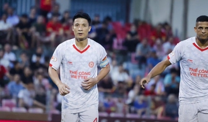 Tiến Dũng lập cú đúp cho Viettel.
