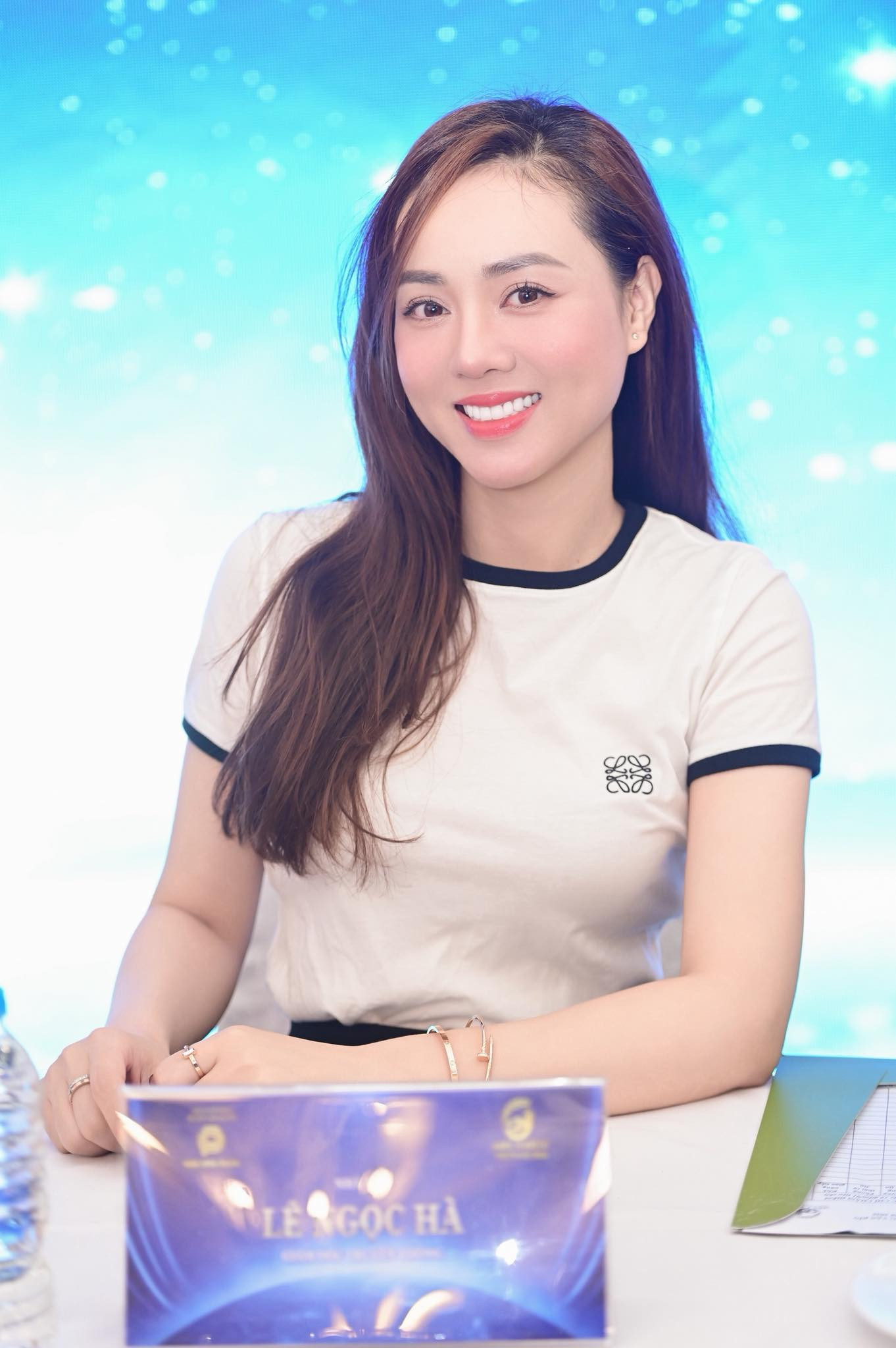 Ngọc Hà, vợ NSND Công Lý, lên tiếng về việc bị lừa đảo tiền qua mạng.