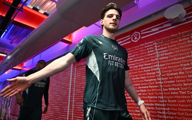 Declan Rice trong màu áo Arsenal đang hướng tới danh hiệu vô địch
