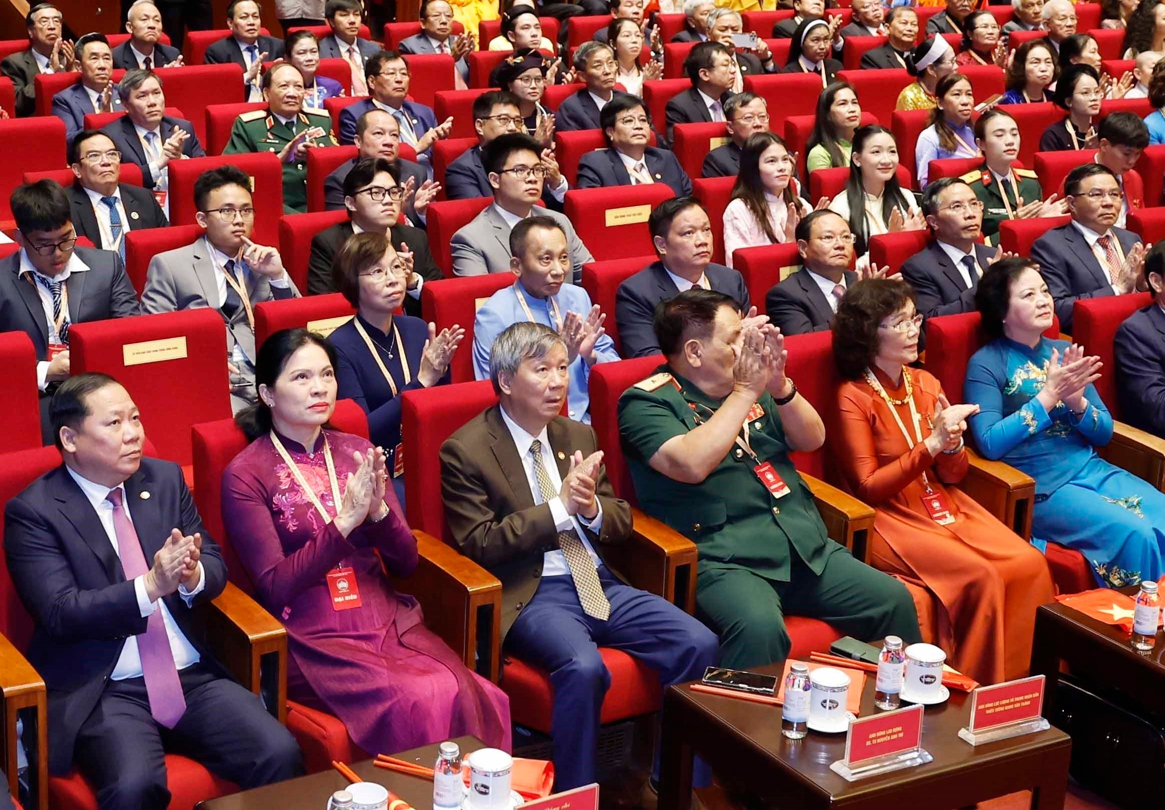 Các đại biểu tham dự phiên khai mạc trọng thể Đại hội đại biểu Mặt trận Tổ quốc Việt Nam lần thứ XI. Ảnh Thống Nhất – TTXVN