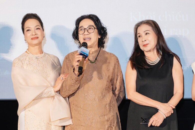 NSƯT Thành Lộc và NSND Lê Khanh tại sự kiện.