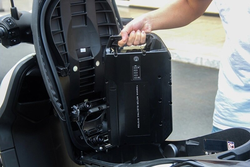 Khối pin của Yamaha NEO’s có thiết kế gọn gàng dễ dàng vận chuyển