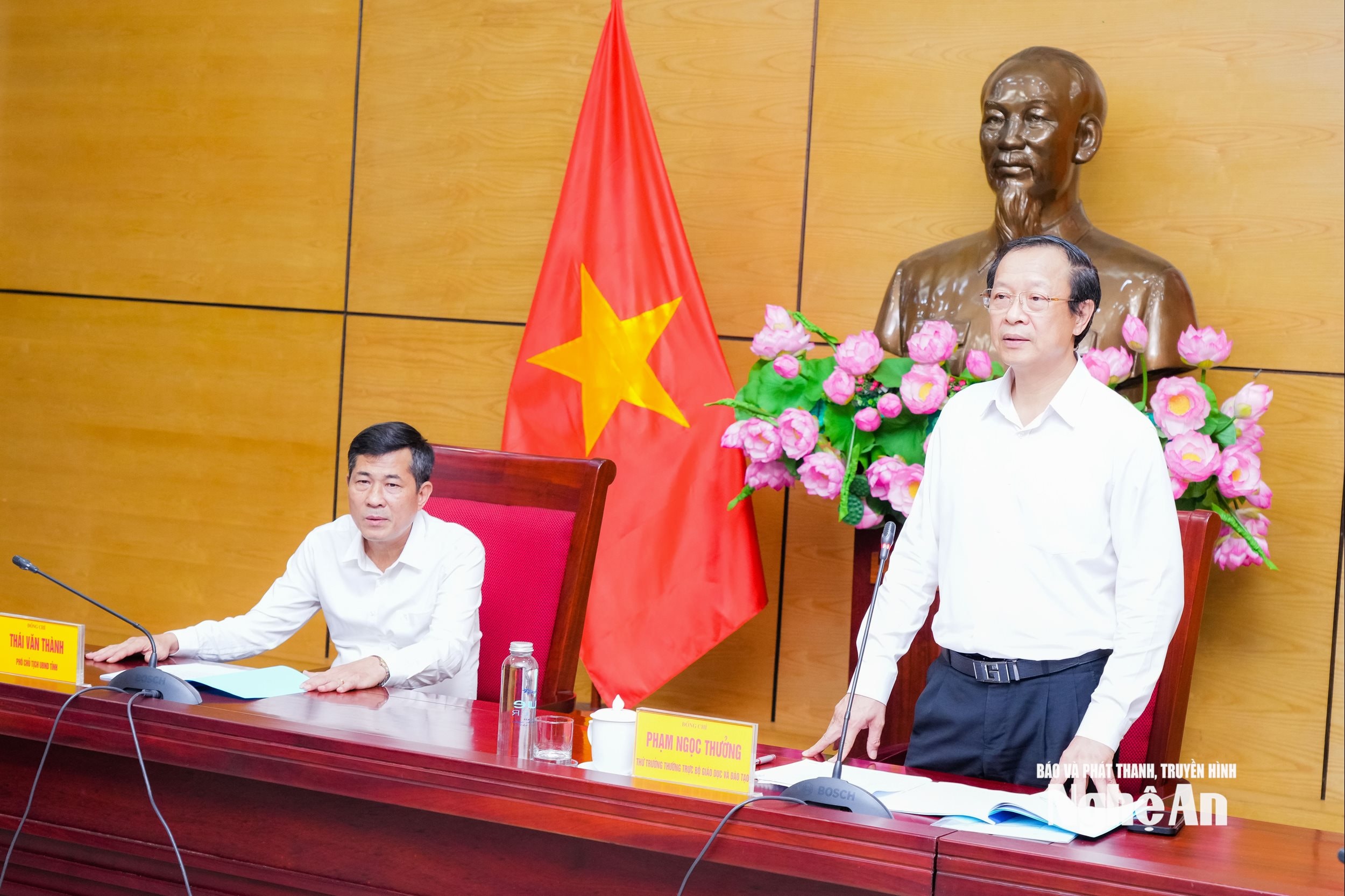 ảnh thứ trưởng