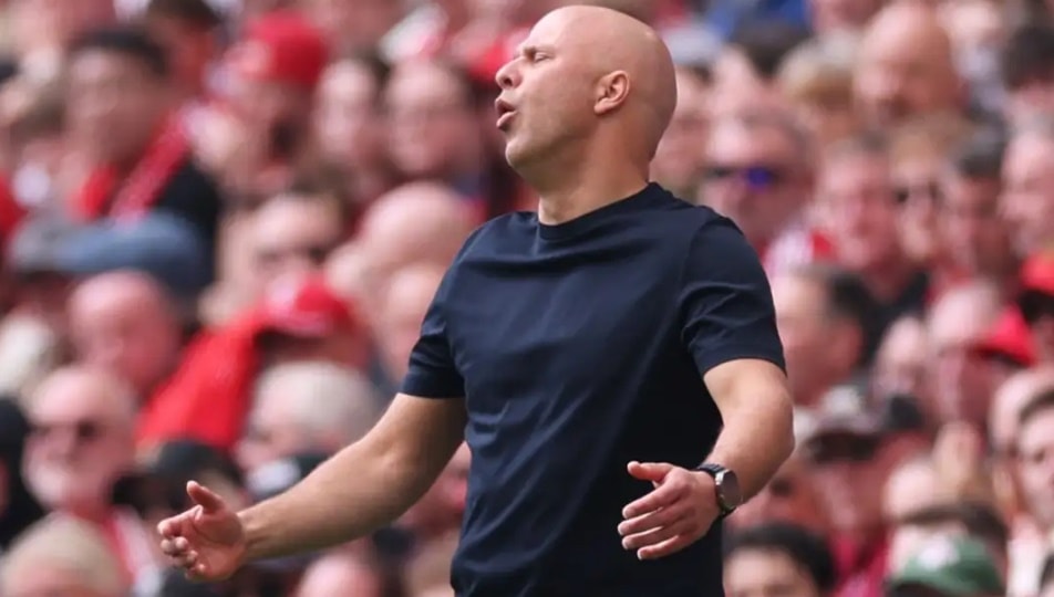 Đội hình Liverpool thi đấu thiếu sức sống trên sân Anfield.