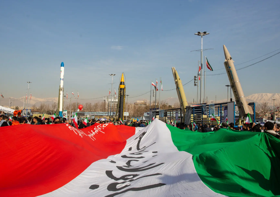 Diễn binh tên lửa tại Tehran năm 2024