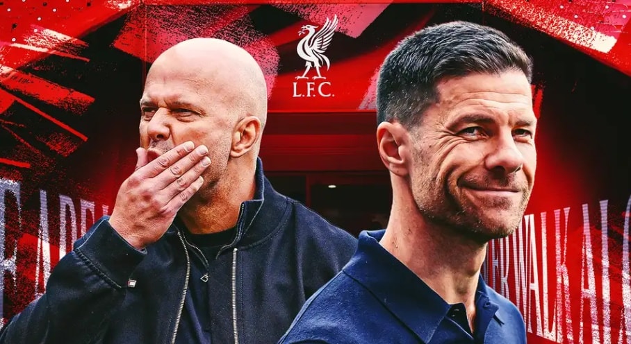 Xabi Alonso và Arne Slot tại khu vực chỉ đạo.