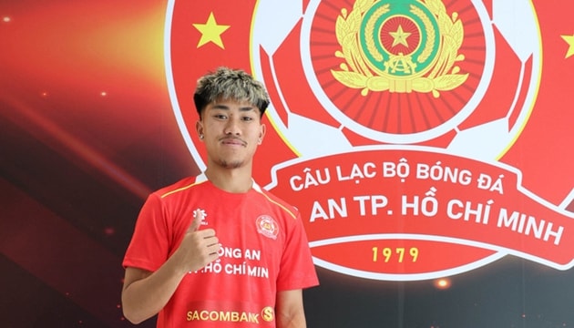 Ngô Đăng Khoa rạng rỡ trong ngày nhận quyết định nhập quốc tịch Việt Nam, sẵn sàng cho những mục tiêu lớn cùng đội tuyển.