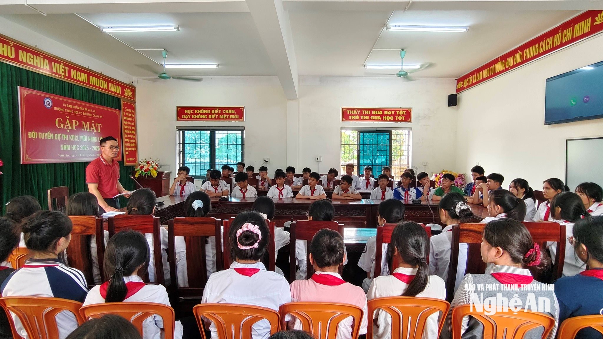 Học sinh Trường THCS Đặng Chánh Kỷ, xã Vạn An.