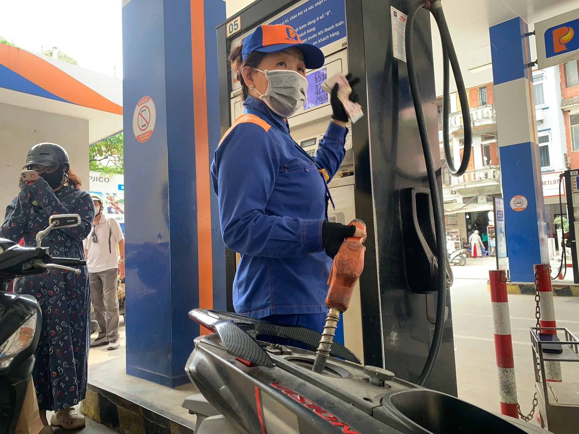 Giá xăng dầu hôm nay 14/5/2026 đồng loạt giảm