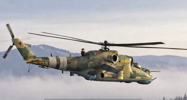 Cận cảnh phần mũi và hệ thống vũ khí của trực thăng Mi-24.