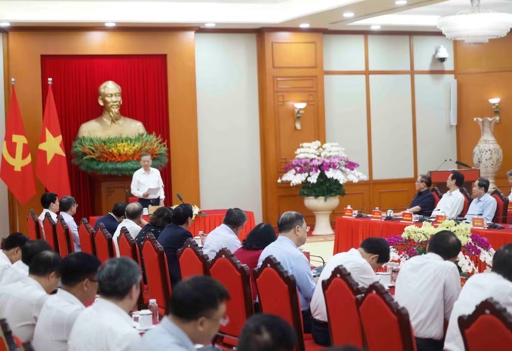 Tổng Bí thư, Chủ tịch nước Tô Lâm, Trưởng Ban Chỉ đạo phát biểu. (Ảnh: Thống Nhất/TTXVN) vna-potal-tong-bi-thu-chu-tich-nuoc-to-lam-truong-ban-chi-dao-chu-tri-phien-hop-ban-chi-dao-tong-ket-100-nam-dang-lanh-dao-cach-mang-viet-nam-dinh-huo-8760119.jpg