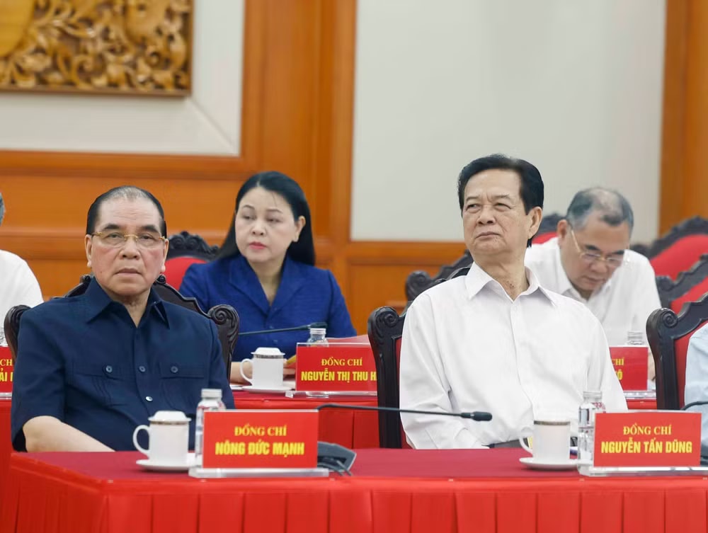 Các đồng chí nguyên lãnh đạo Đảng, Nhà nước tham dự. (Ảnh: Thống Nhất/TTXVN) vna-potal-tong-bi-thu-chu-tich-nuoc-to-lam-truong-ban-chi-dao-chu-tri-phien-hop-ban-chi-dao-tong-ket-100-nam-dang-lanh-dao-cach-mang-viet-nam-dinh-huo-8760143.jpg
