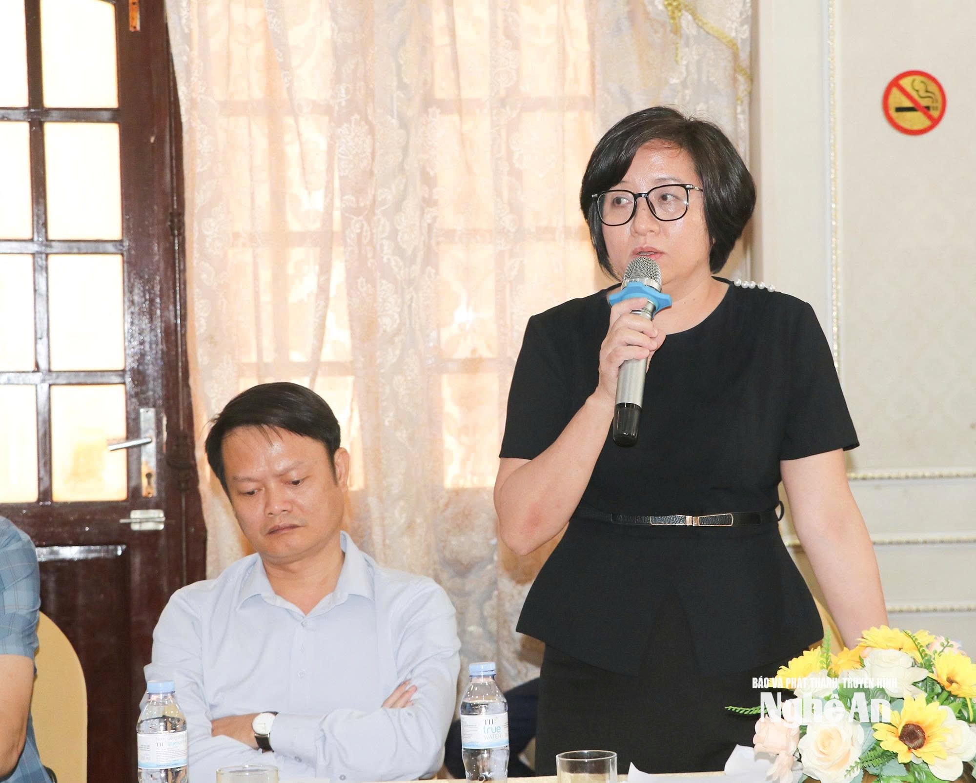 Bà Nguyễn Thị Thu Hà - Phó Chủ tịch Liên minh HTX tỉnh Hưng Yên chia sẻ kinh nghiệm phát triển thành viên HTX
