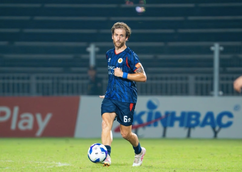 Tiền vệ Stefan Mauk đang có trải nghiệm thi đấu thành công trong màu áo CLB Công an Hà Nội.