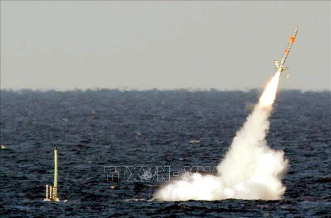 Tên lửa hành trình Tomahawk được phóng từ tàu ngầm USS Florida