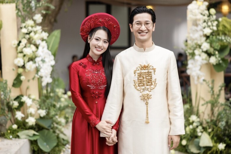 Lễ ăn hỏi của Việt Hoa và Trọng Trí diễn ra vào tháng 3