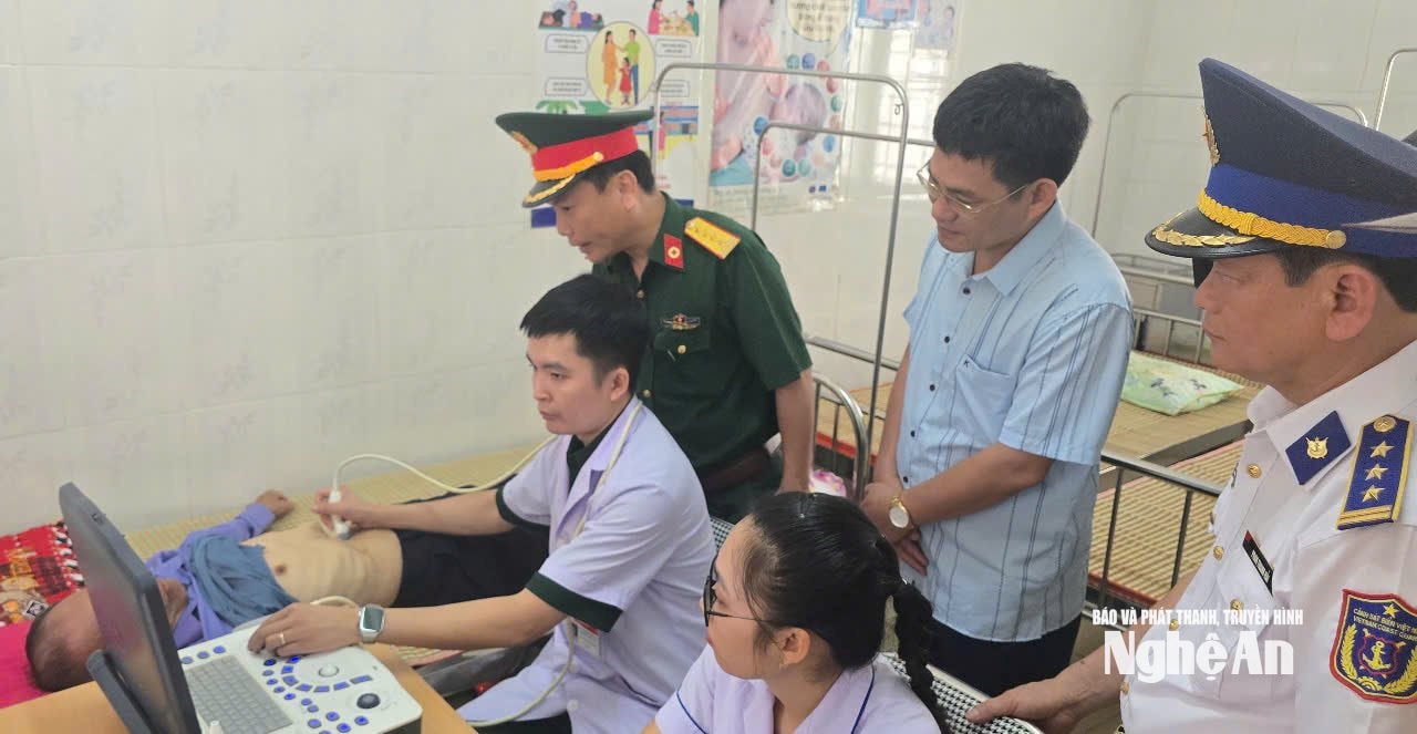  khám chữa bệnh cấp thuốc miễn phí cho người dân..
