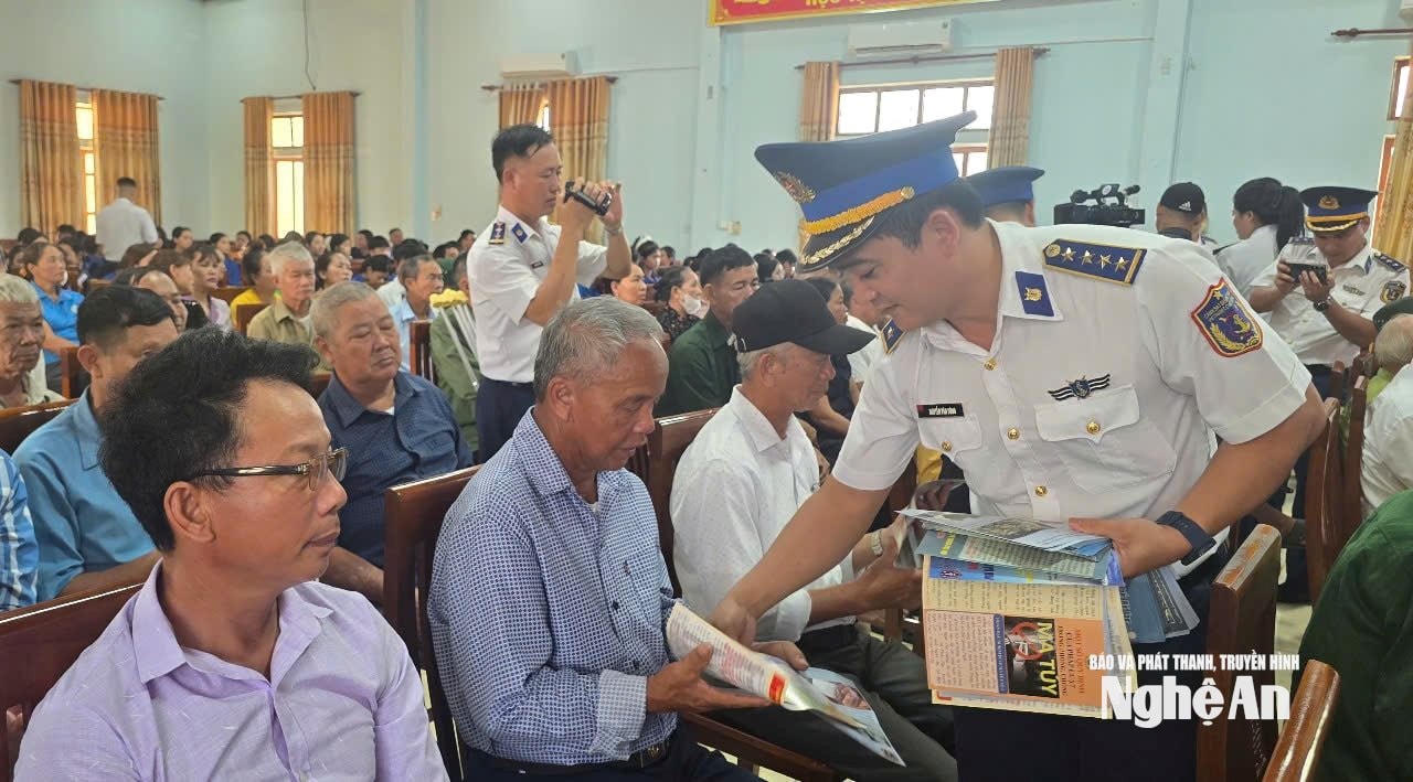Phát tờ rơi