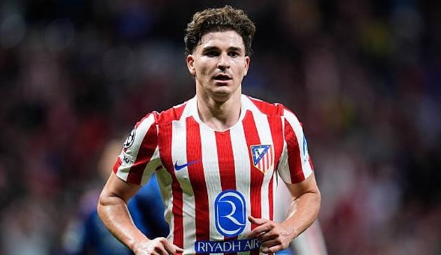 Tiền đạo Julian Alvarez lọt vào tầm ngắm của Arsenal cho vị trí cánh trái.