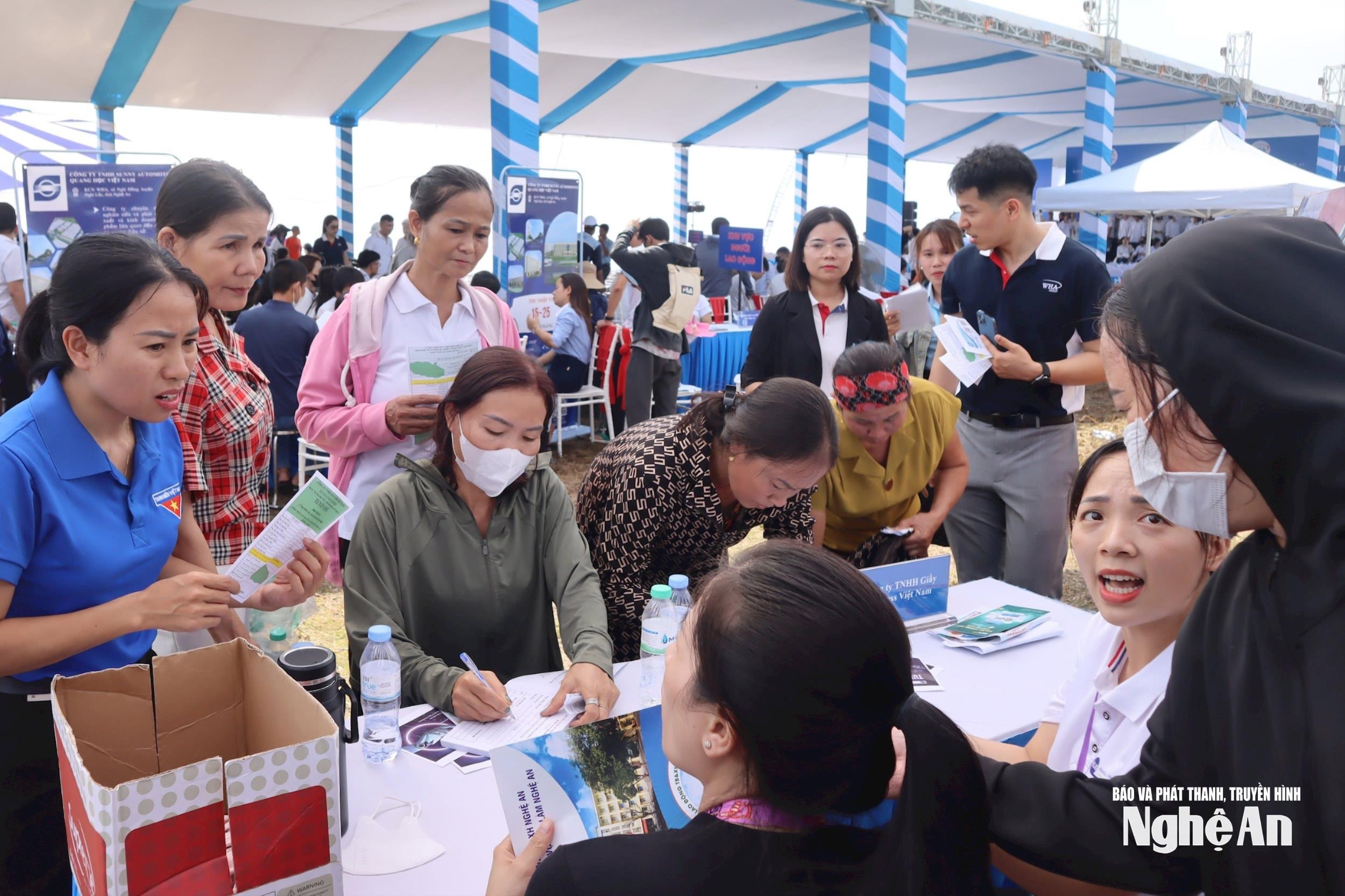 bna_ngay-hoi-viec-lam-kcn-wha-kkt-dong-nam-anh-diep-thanh00010-181ddeab097f27eb050333b40012b89b.jpg