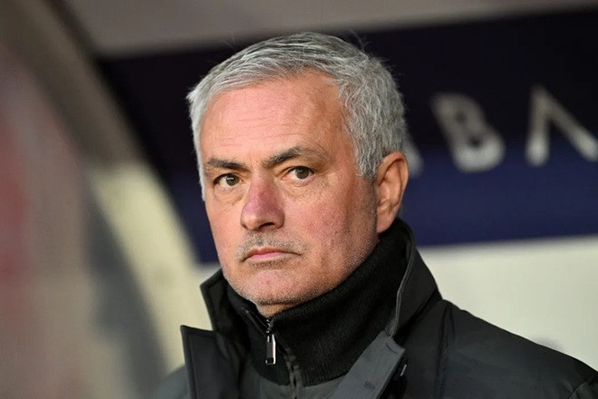 HLV Jose Mourinho đang được đồn đoán sẽ trở lại dẫn dắt Real Madrid sau khi rời Benfica.