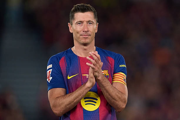 Lewandowski từng suýt gia nhập Man Utd 14 năm trước dưới thời Sir Alex Ferguson.