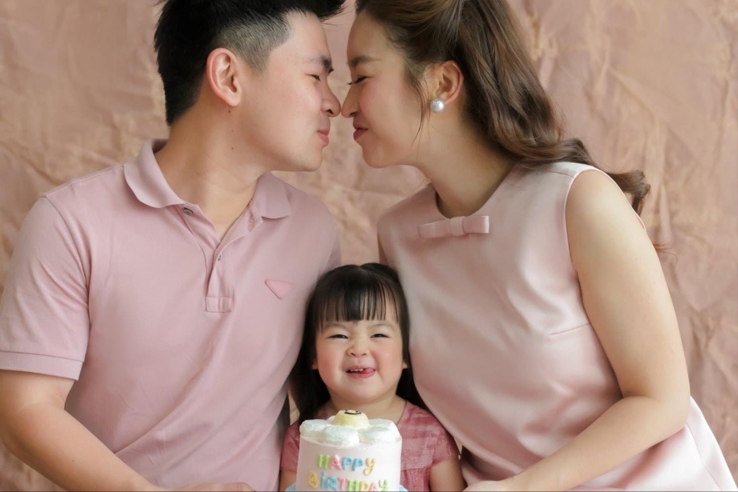 Bé Titi được nhận xét là có tính cách hoạt bát và không rụt rè trước ống kính.