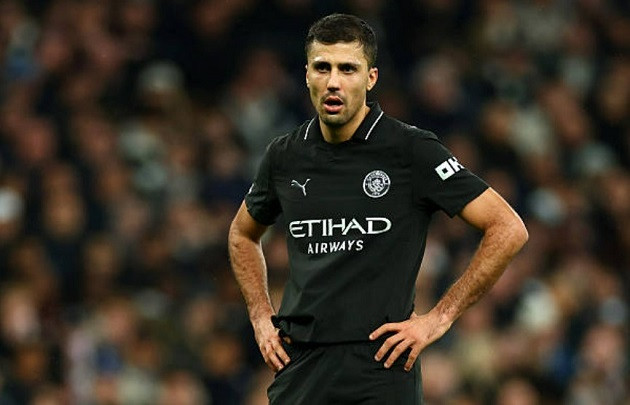Tiền vệ Rodri của Manchester City hiện đang nằm trong tầm ngắm của Real Madrid cho kế hoạch củng cố trung tuyến.