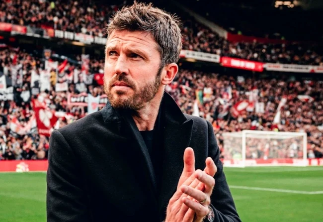 Michael Carrick nhận được sự kỳ vọng lớn từ người hâm mộ trong việc phục hưng Man Utd.