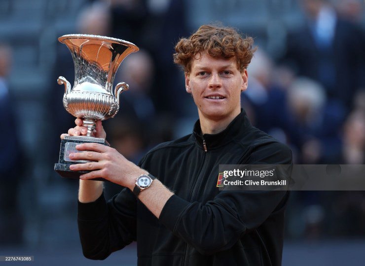 Jannik Sinner ăn mừng chức vô địch lịch sử tại Rome Open