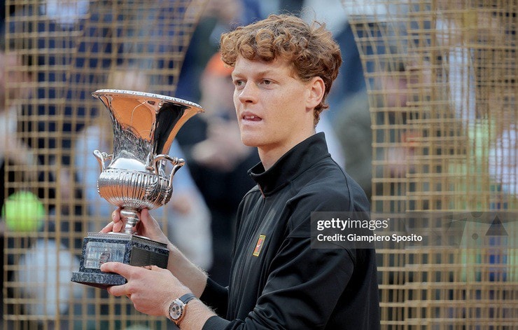 Jannik Sinner ăn mừng chức vô địch Rome Open lịch sử
