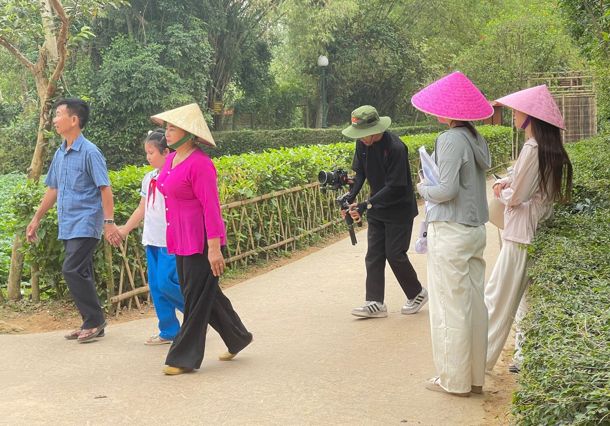 Một hoạt động của nhóm truyền thông Lễ hội Làng Sen.