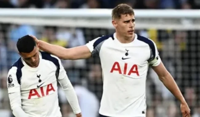 Tottenham buộc phải chiến đấu để bảo vệ lợi ích kinh tế và danh dự tại Ngoại hạng Anh.