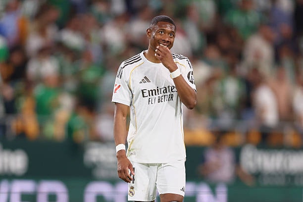 Chấn thương dây chằng chéo trước khiến David Alaba không còn giữ được phong độ đỉnh cao.