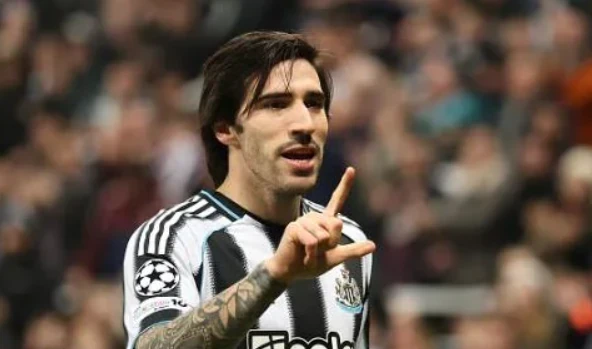 Sandro Tonali là một trong những phương án được Manchester United nhắm đến để thay thế Casemiro.