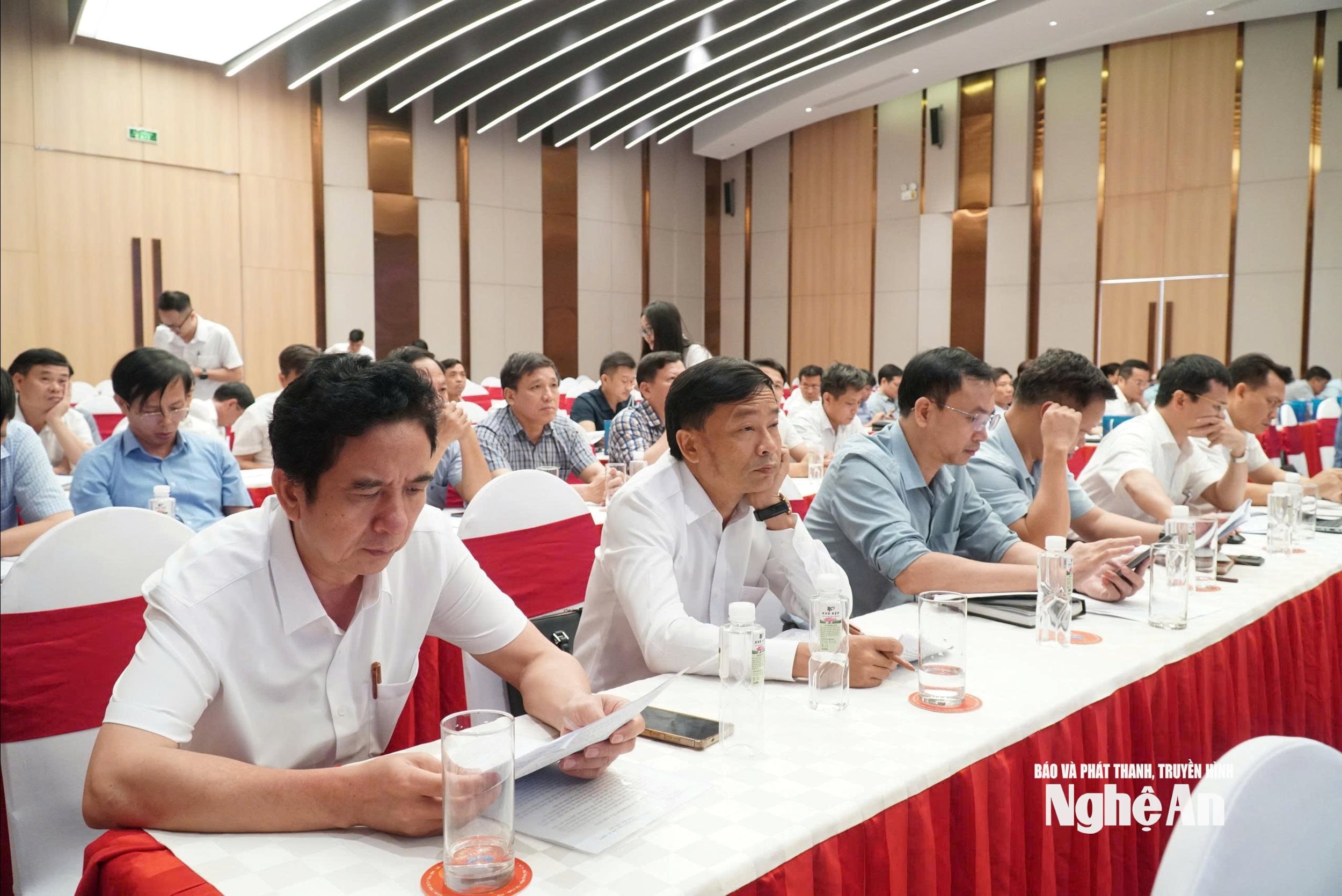Các đại biểu tham dự Hội nghị tuyển sinh vào lớp 10. Ảnh - Mỹ Hà