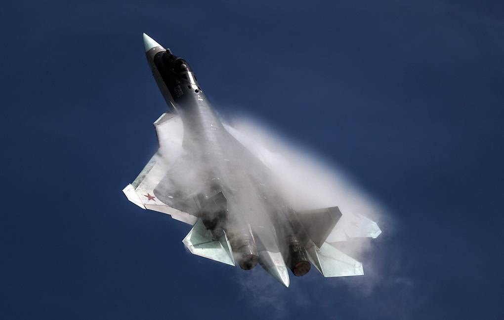 Tiêm kích tàng hình thế hệ thứ năm Su-57 của Nga trên đường băng