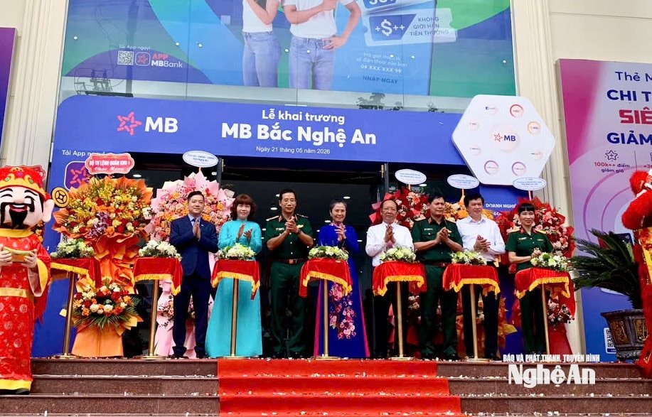  cắt băng