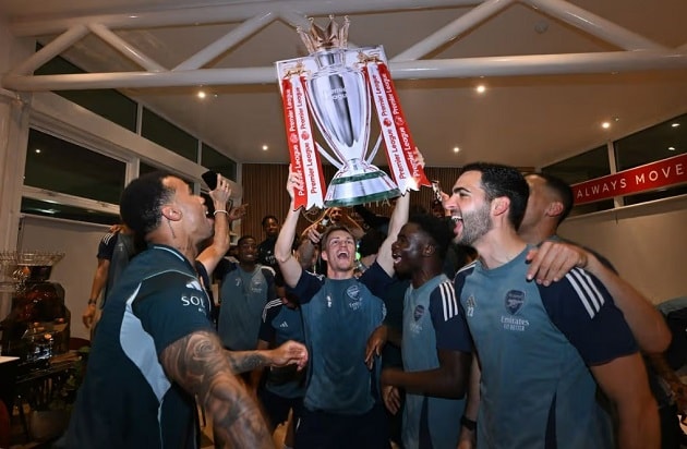 Arsenal vô địch Ngoại hạng Anh sau 22 năm chờ đợi, tạo bước ngoặt tài chính quan trọng cho câu lạc bộ.