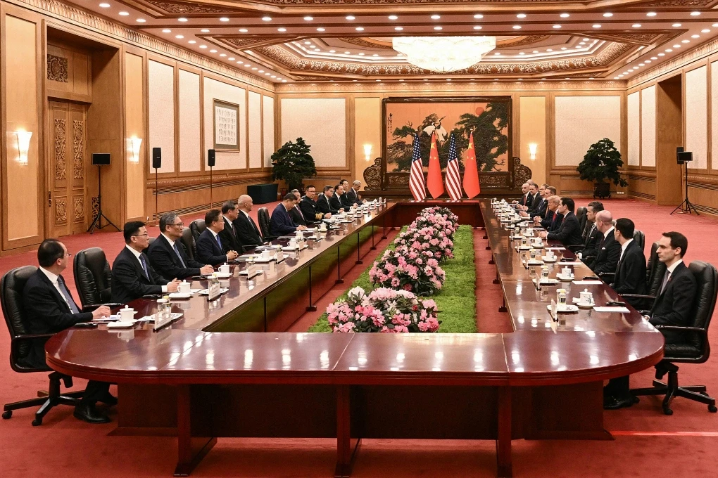 Phái đoàn Mỹ - Trung hội đàm tại Đại lễ đường Nhân dân Bắc Kinh. Ảnh AFP