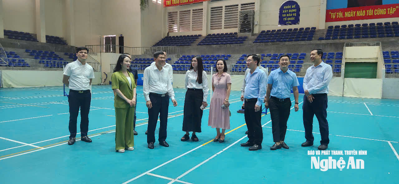 PHÓ CHỦ TỊCH UBND TỈNH KIỂM TRA NHÀ THI ĐẤU
