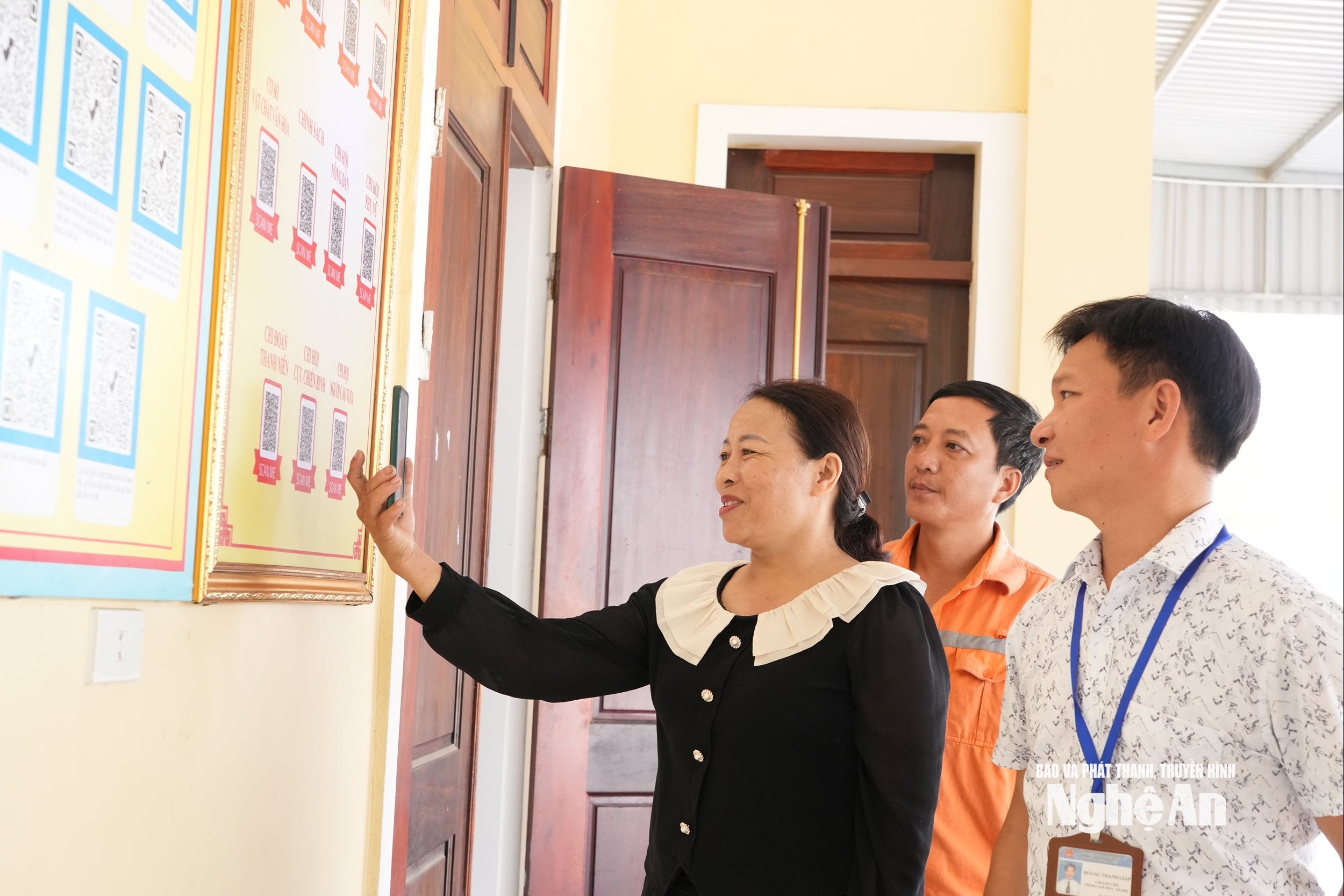 Các thông tin của xóm 1, xã Đông Lộc được số hoá, người dân khi cần tìm hiểu về lĩnh vực gì thì chỉ cần tra cứu qua mã QR04810