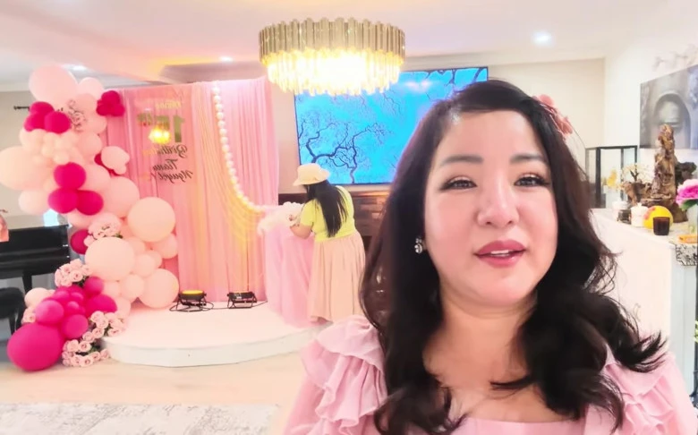 Thúy Nga diện đồ trẻ trung, xinh đẹp trong ngày vui của con gái.