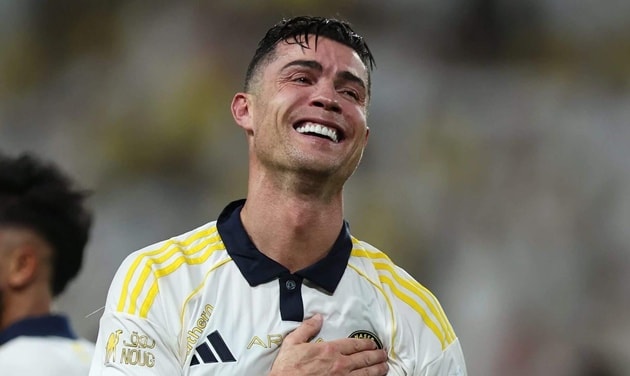 Cristiano Ronaldo ăn mừng chức vô địch Saudi Pro League cùng các đồng đội Al Nassr