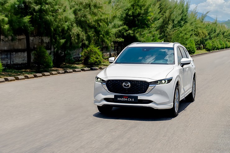 Hệ thống đèn pha LED mới trên Mazda CX-5
