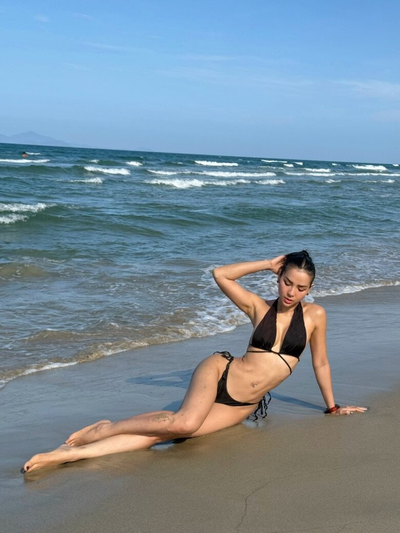 Phương Trinh Jolie khoe vóc dáng săn chắc sau khi sinh con thứ ba