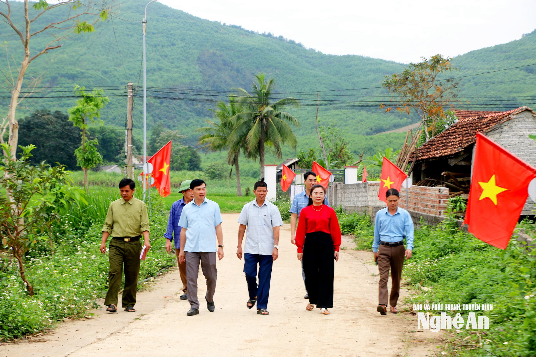 Bí thư Đảng uỷ xã Nghĩa Mai Nguyễn Nam Phương