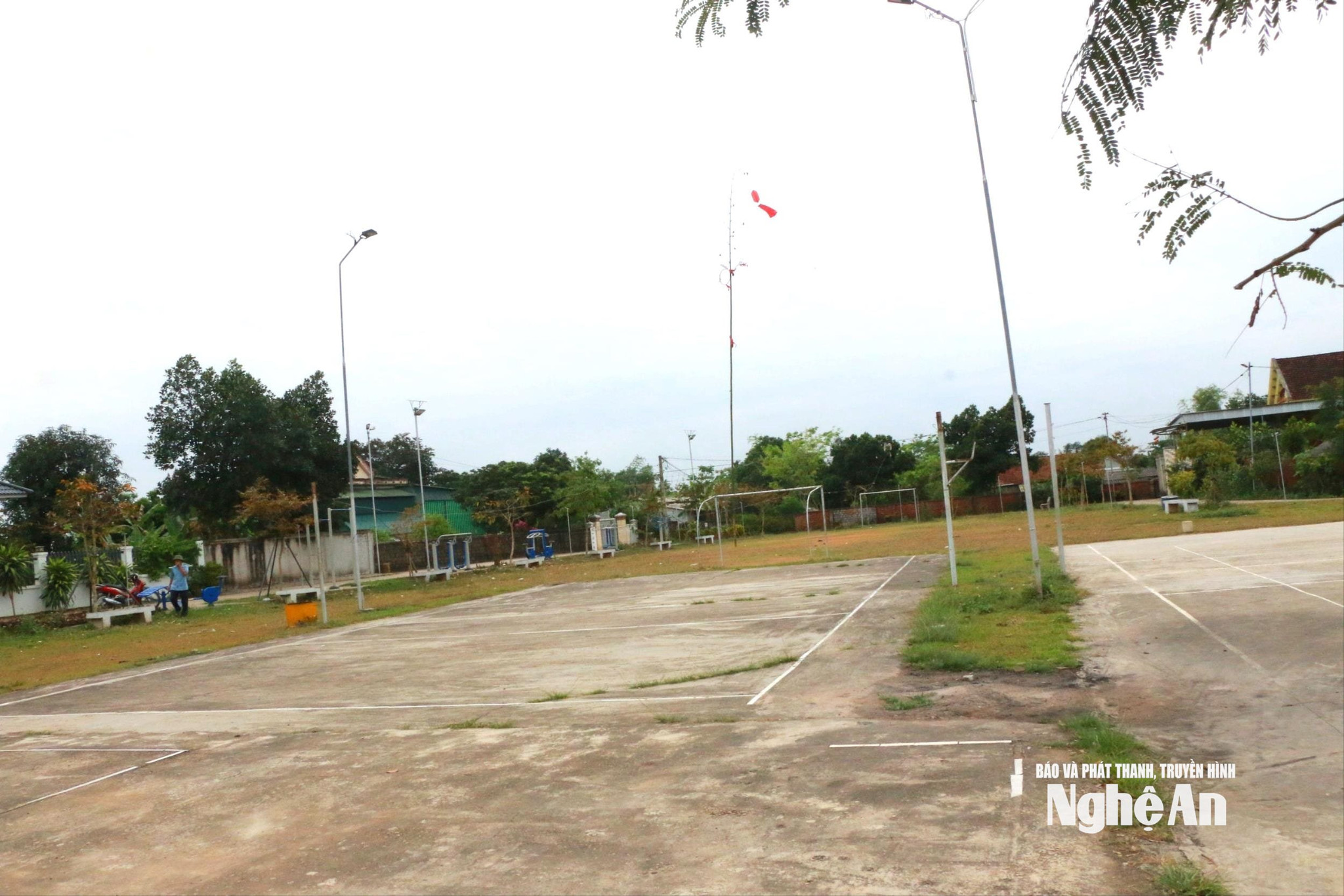 Một góc sân chơi thể thao ở xóm Hồng Phúc