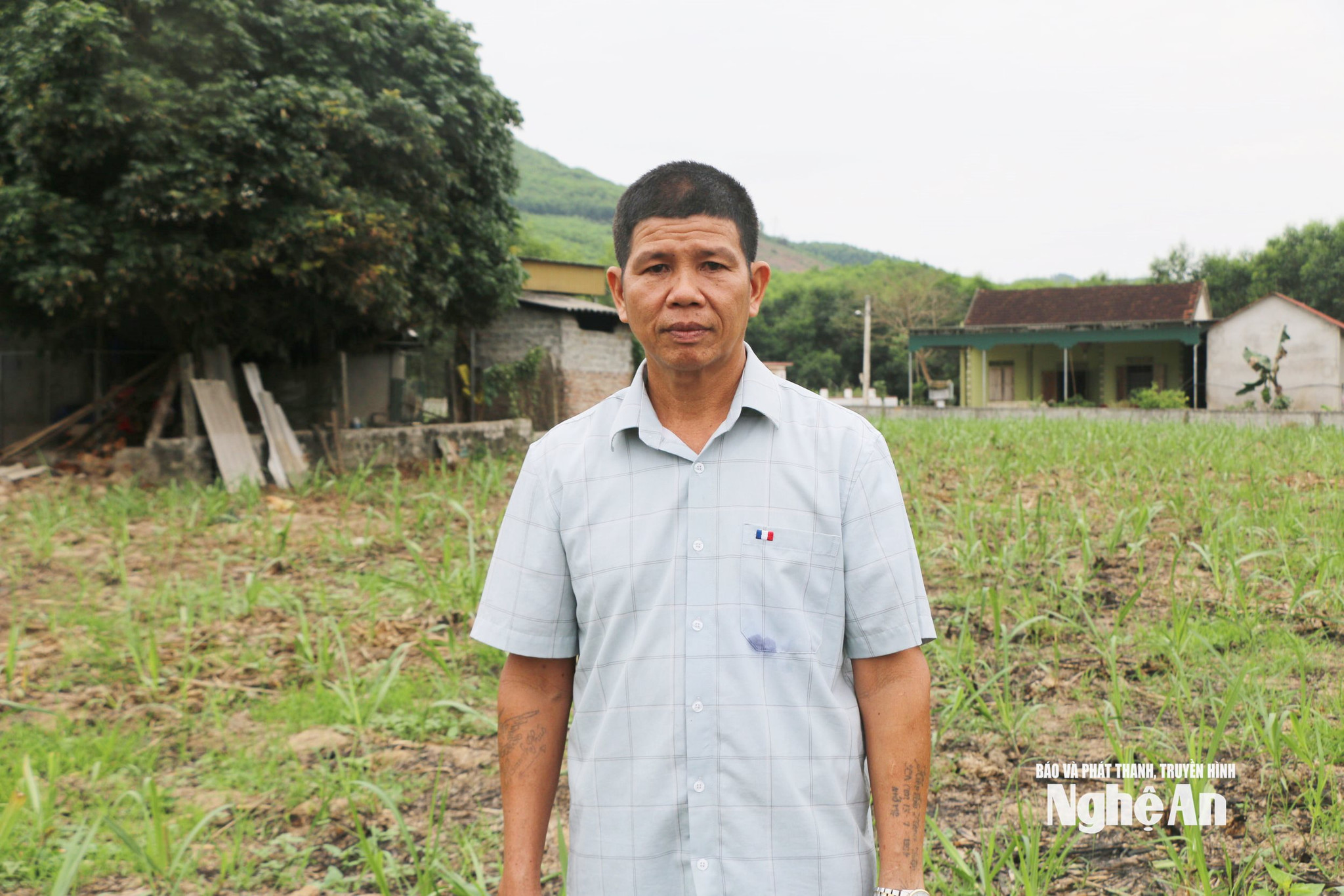 Ông Lương Văn Xuân xóm trưởng làng Mai Thái, xã Nghĩa Mai. Ảnh KL