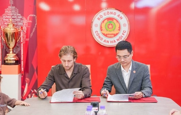 Stefan Mauk được Công an Hà Nội mua đứt và gia hạn hợp đồng.